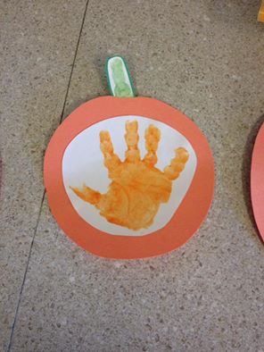 hand print pumpkin, pumpkin craft, fall craft, hand print craft, easy fall craft for kids, handprint crafts