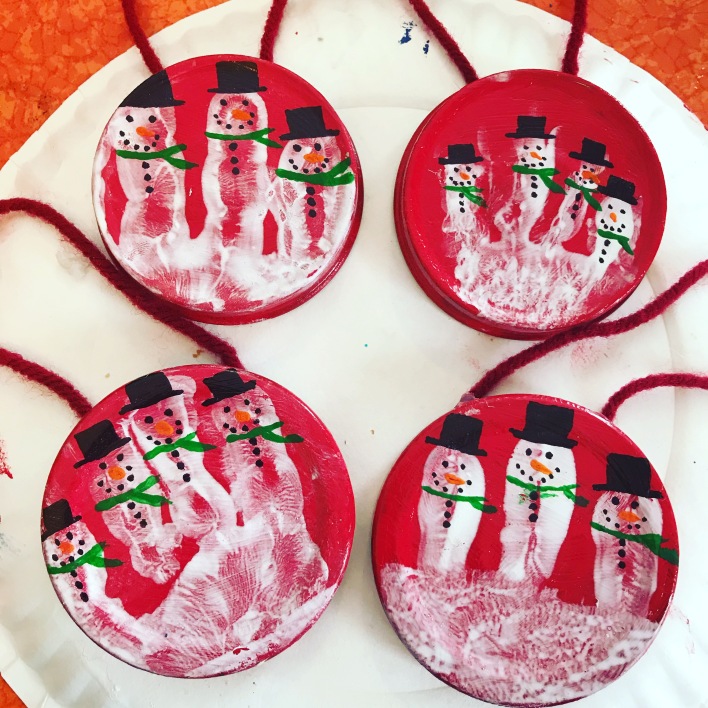Snowman ornament, DIY snowman, DIY ornament, Christmas, DIY Christmas, DIY Kids Christmas Ornament, Kids Christmas Craft, Gifts for Kids to Give, DIY Snowman Handprint Ornament